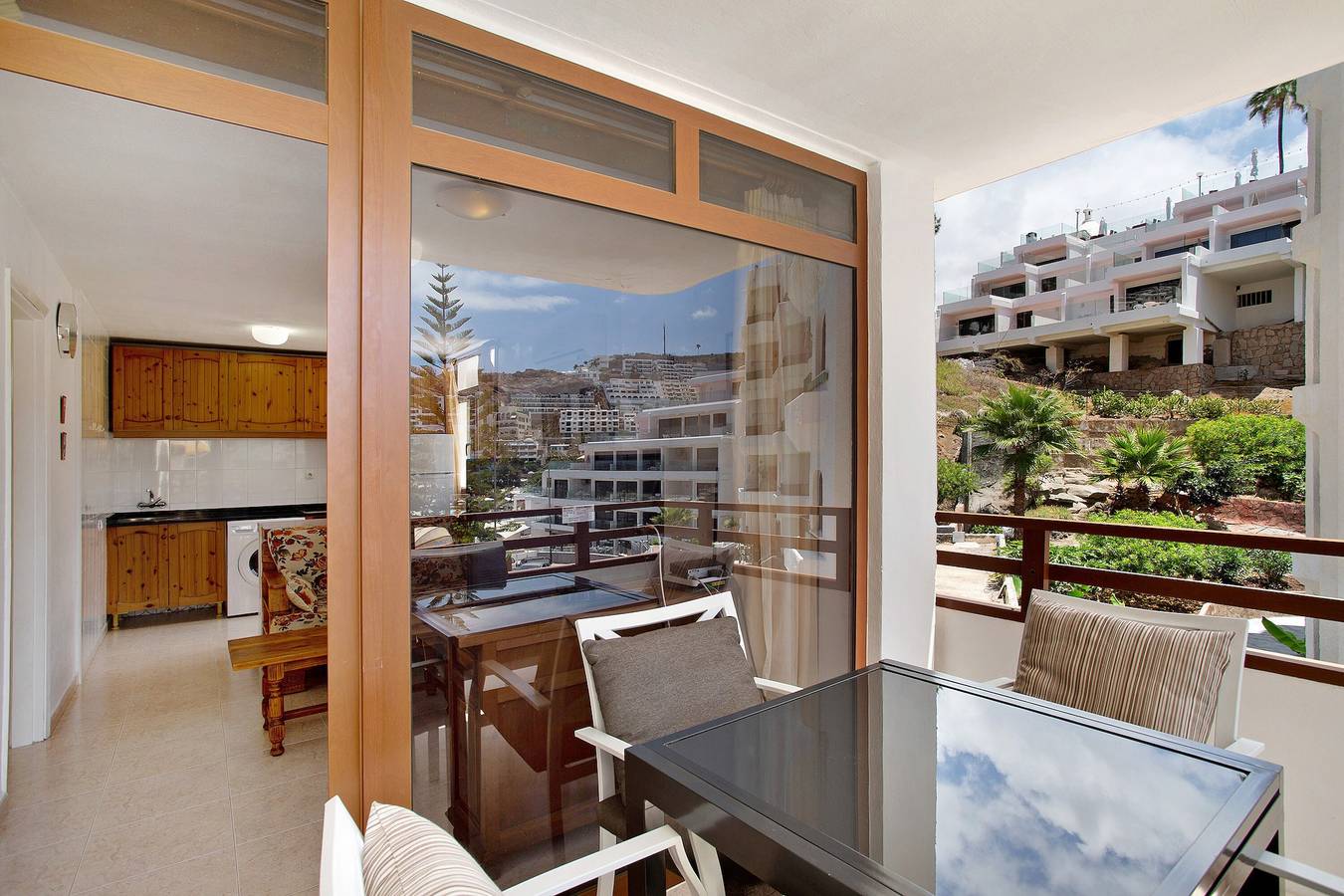 Entire apartment, Vacation Apartment 'Apartamento Junto A La Playa' with Wi-Fi and Air Conditioning in Playa de Puerto Rico, South Gran Canaria