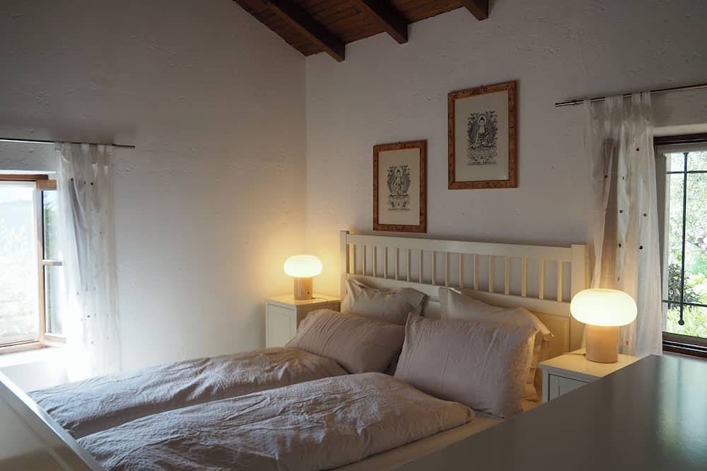 Appartement entier, Appartement de vacances dans maison individuelle avec vue extraordinaire in Vallebona, Riviera di Ponente