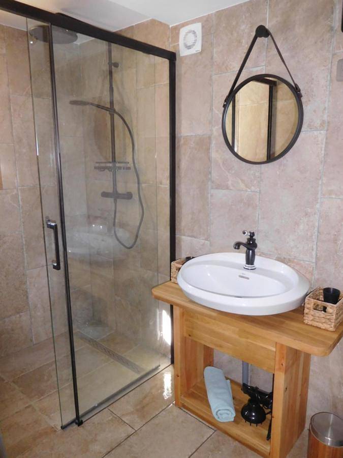 Location de vacances pour 2 personnes, avec jardin et vue, animaux acceptés à Escaro - 3
