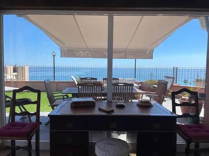 Ferienwohnung für 8 Personen, mit Ausblick und Balkon, kinderfreundlich in Bordighera