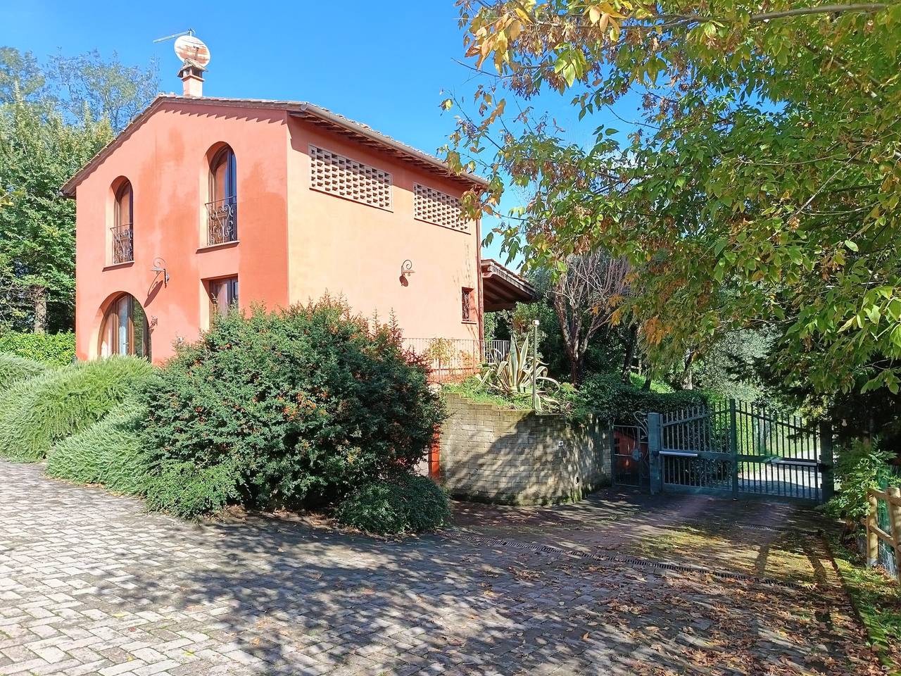 Ganze Wohnung, Apartment 'Il Fienile' mit Gemeinschaftspool, Garten und Wlan in Pontedera, Pisa Provinz