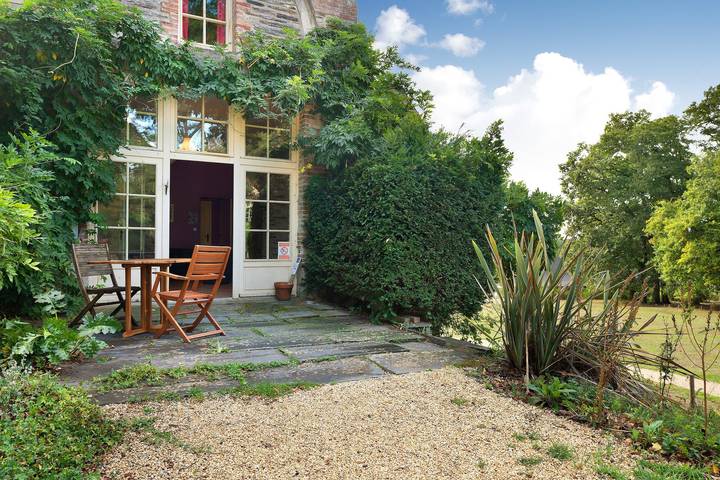 Entire apartment, Apartment 'Gîte Du Jardin - Domaine Les Bois' with Wi-Fi in Sixt-sur-Aff, Redon region