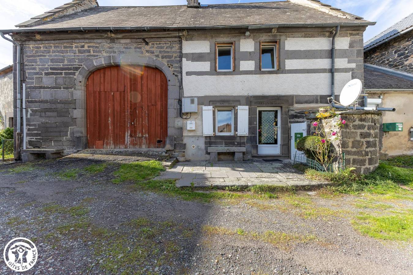 Le Rossignol in Charbonnières-les-Varennes, Parque Natural Regional Volcans d'Auvergne