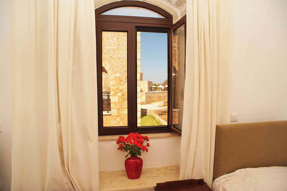 Ganze Wohnung, Ιndependent stone appartment common pool in Paleloni, Vamos