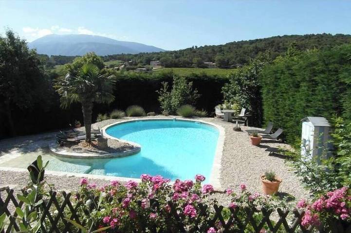 Location de vacances pour 12 personnes, avec jardin à Faucon