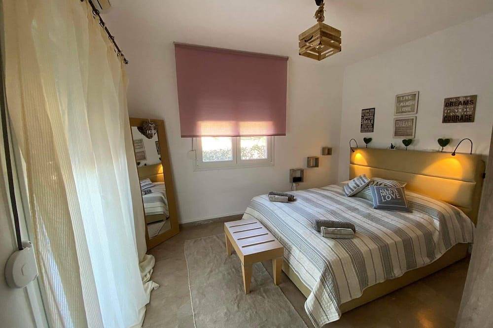  House with Garden, Sea and Mountain View in Loutraki-Perachora, Korinthia