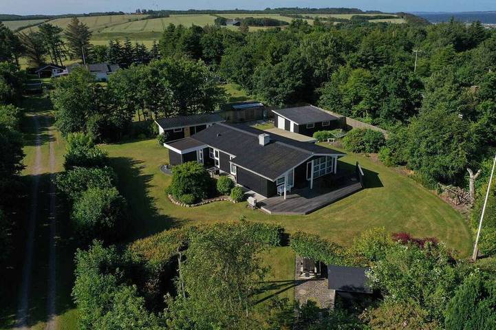 Ferienhaus für 9 Personen, mit Terrasse und Garten
