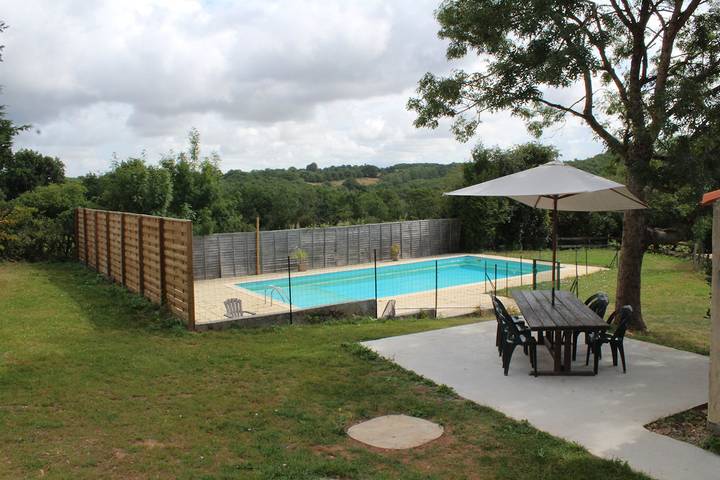 Gîte pour 9 personnes, avec terrasse ainsi que jardin et piscine à Le Champ-Saint-Père - 2