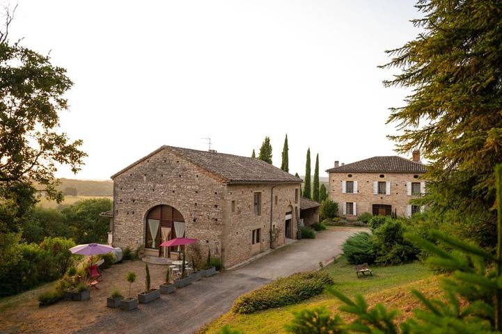 Location de vacances pour 2 personnes, avec jardin ainsi que piscine et vue à Larroque - 2