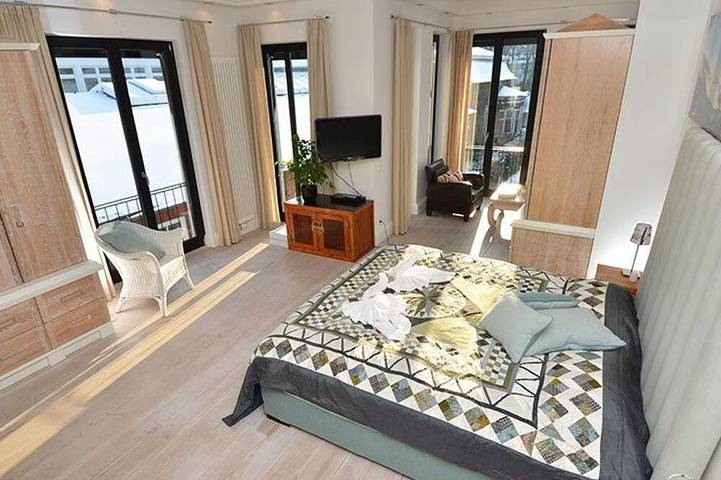 Ferienhaus für 6 Personen, mit Pool und Balkon sowie Garten und Sauna in Binz - 3