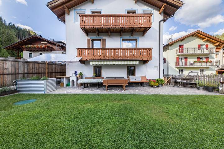 Entire apartment, Apartment 'Ferienwohnung Ainhauser' with Mountain View, Balcony and Wi-Fi in Campolasta, Sarnvalley