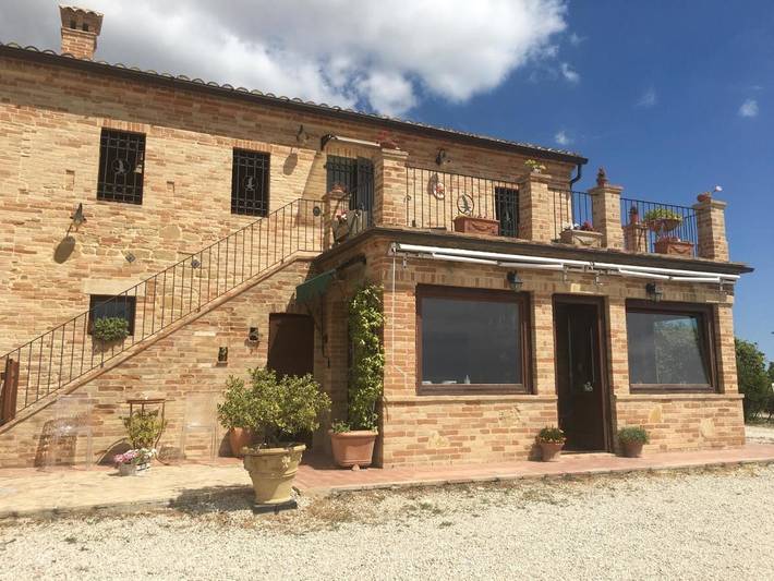 Agriturismo per 4 persone, con Terrazza e Giardino nonché Panorama a Fermo