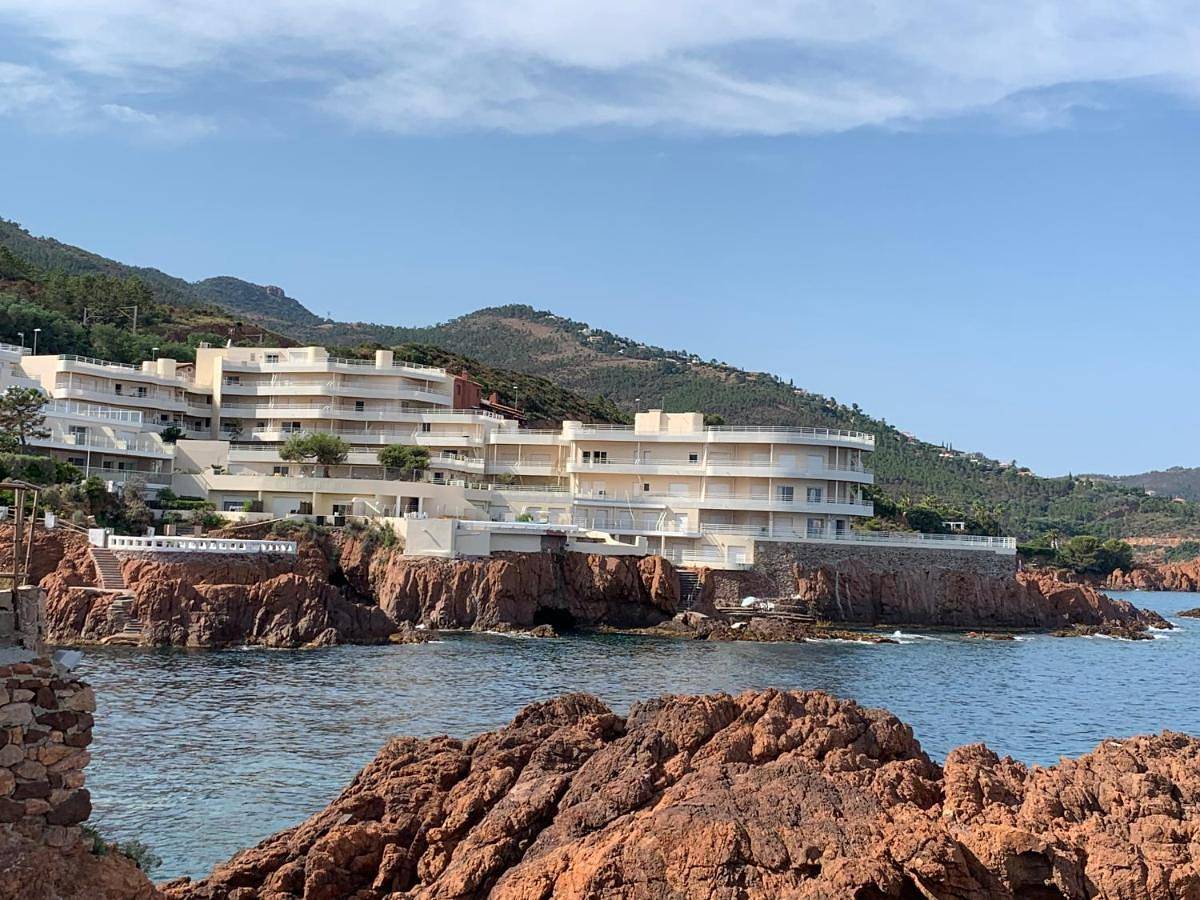 Appartement entier, Petit coin de paradis sur la mer in Le Trayas, Saint-Raphaël