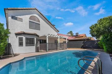 Villa pour 16 personnes, avec piscine ainsi que jardin et vue sur le lac, animaux acceptés à Las Vegas