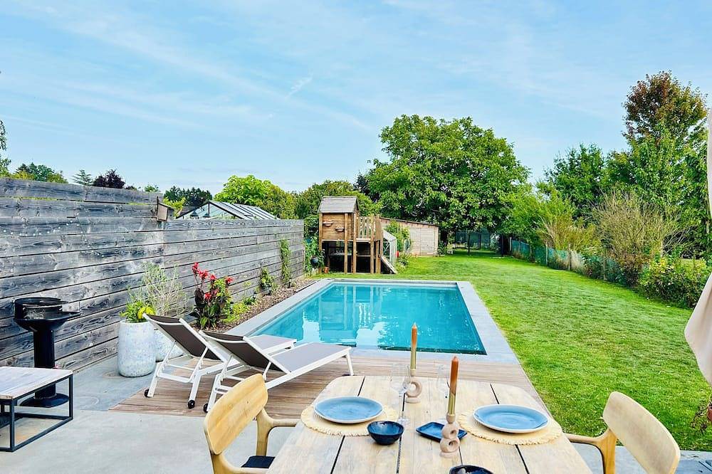 Large family home, heated and secure swimming pool, near Brussels in Overijse, Flämisch-Brabant