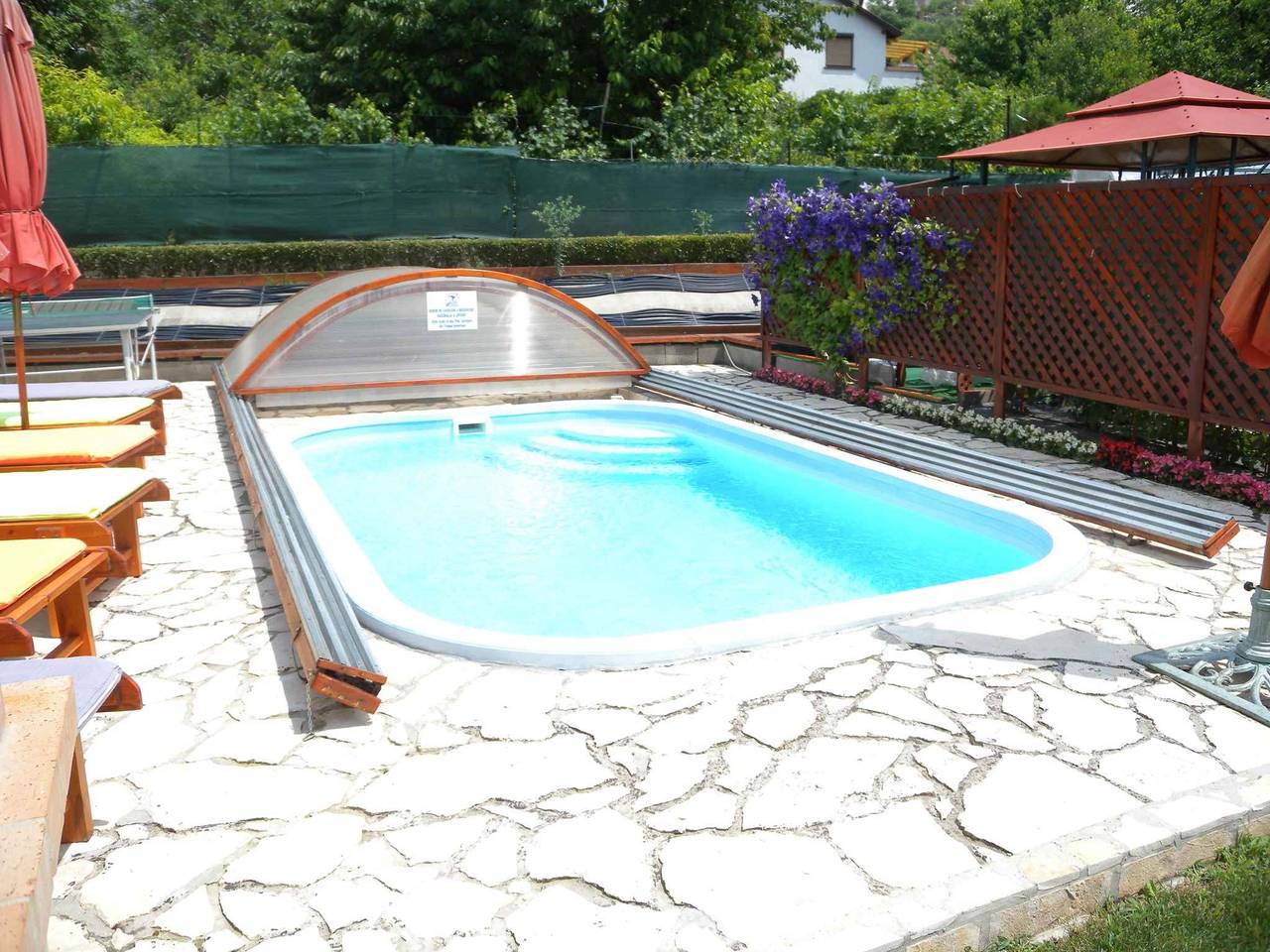 Ferienhaus mit Terrasse, Pool und Klimaanlage  in Balatonfűzfő, Plattensee nordufer