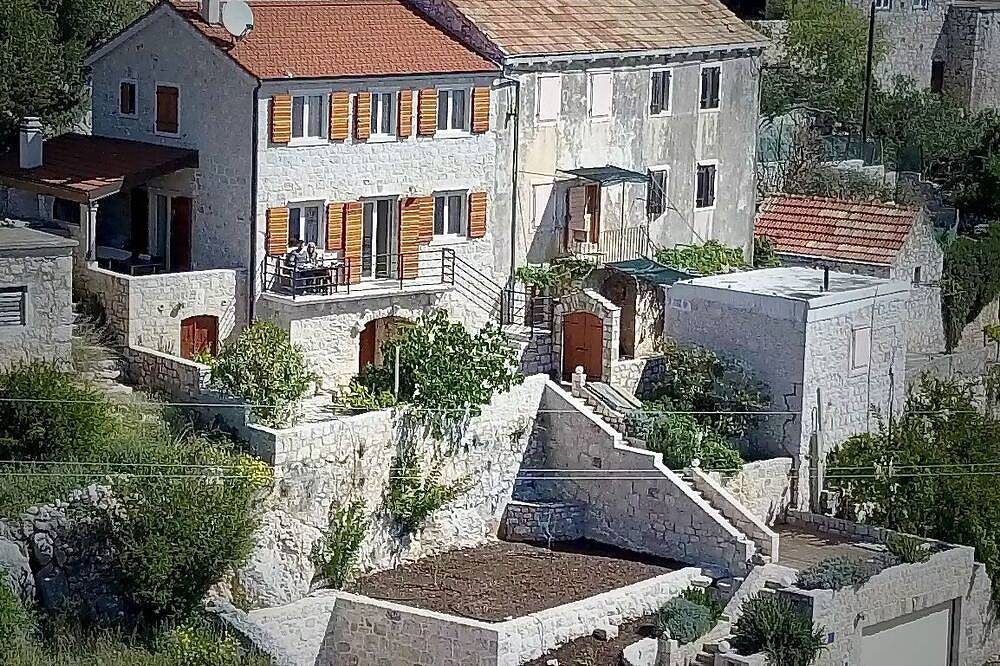 Casa vacanza a Zavala a partire da 404€ a notte