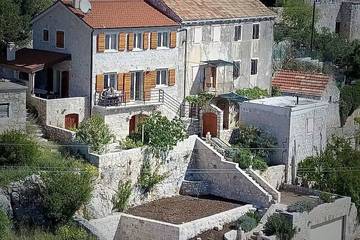 Villa für 7 Personen, mit Garten und Balkon auf Hvar