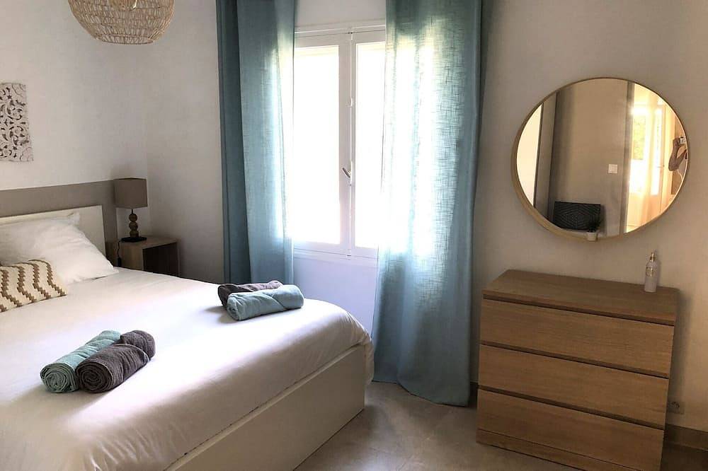 Entire apartment, Rez De Chaussé De Villa à 5 Minutes De La Plage A Pied in Rayol-Canadel-sur-Mer, Draguignan region