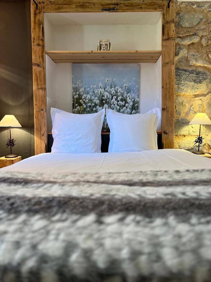 Gîte pour 2 personnes, avec jardin ainsi que sauna et terrasse à Crots - 4