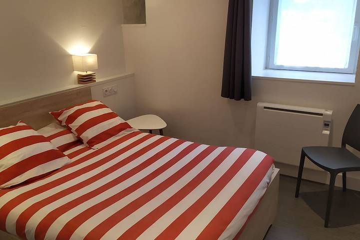 Location de vacances pour 12 personnes, avec Terrasse et Jardin à Plouguin - 2
