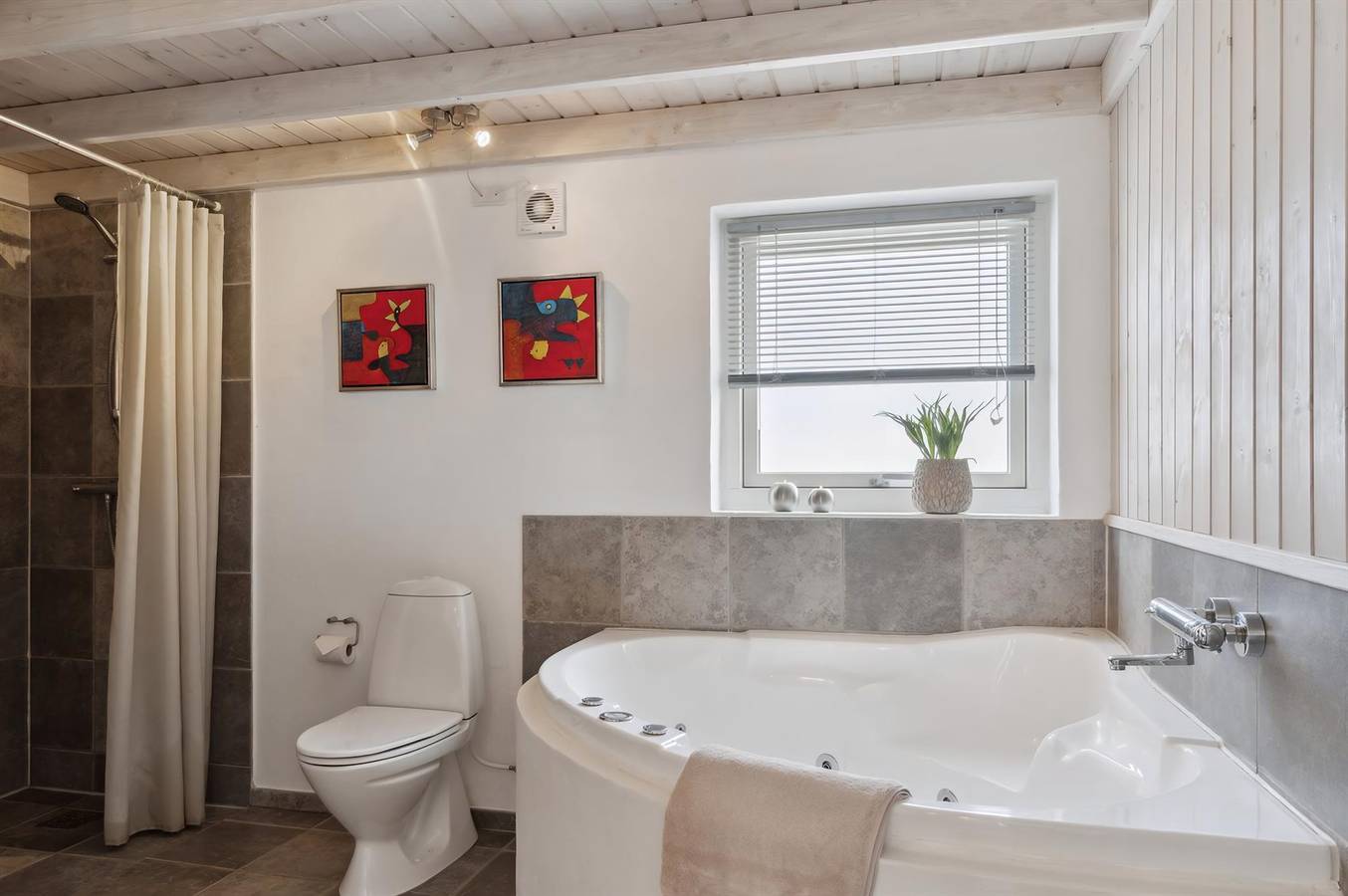 Beautiful home in Hjørring w/ Sauna, 4 Bedrooms and Internet in Lønstrup, Hjørringregionen