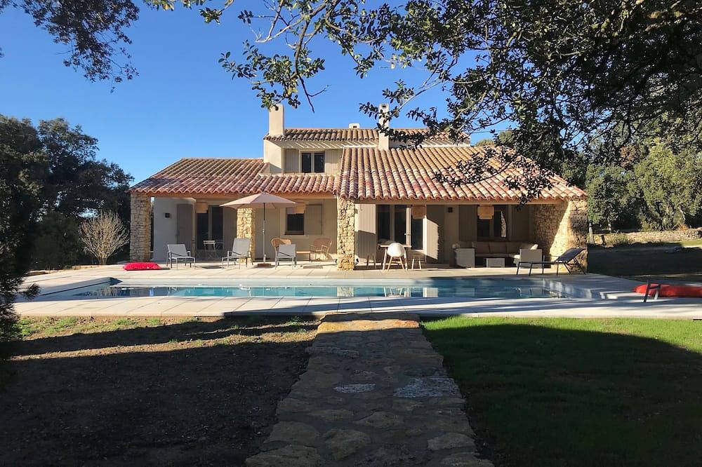Wunderschönes Anwesen bestehend aus Haus mit Pool und Schafstall in Bonnieux, Regionaler Naturpark Luberon