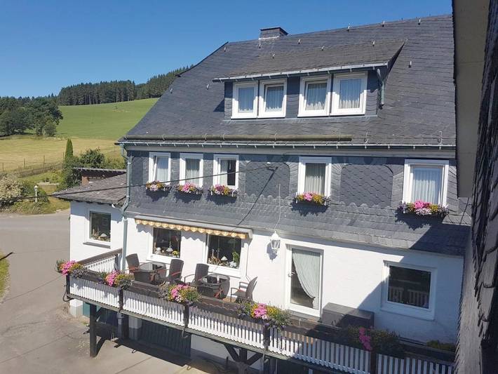 BnB für 2 Personen, mit Terrasse und Garten sowie Ausblick in Schmallenberg