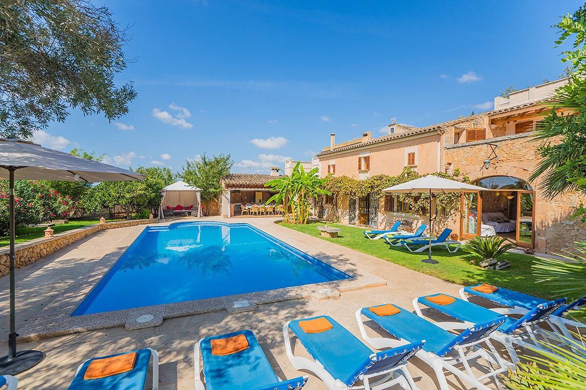 Casa de vacaciones Es Porrassar con vistas a la montaña, piscina, Wi-Fi, aire acondicionado, terraza in Cas Concos, Felanitx