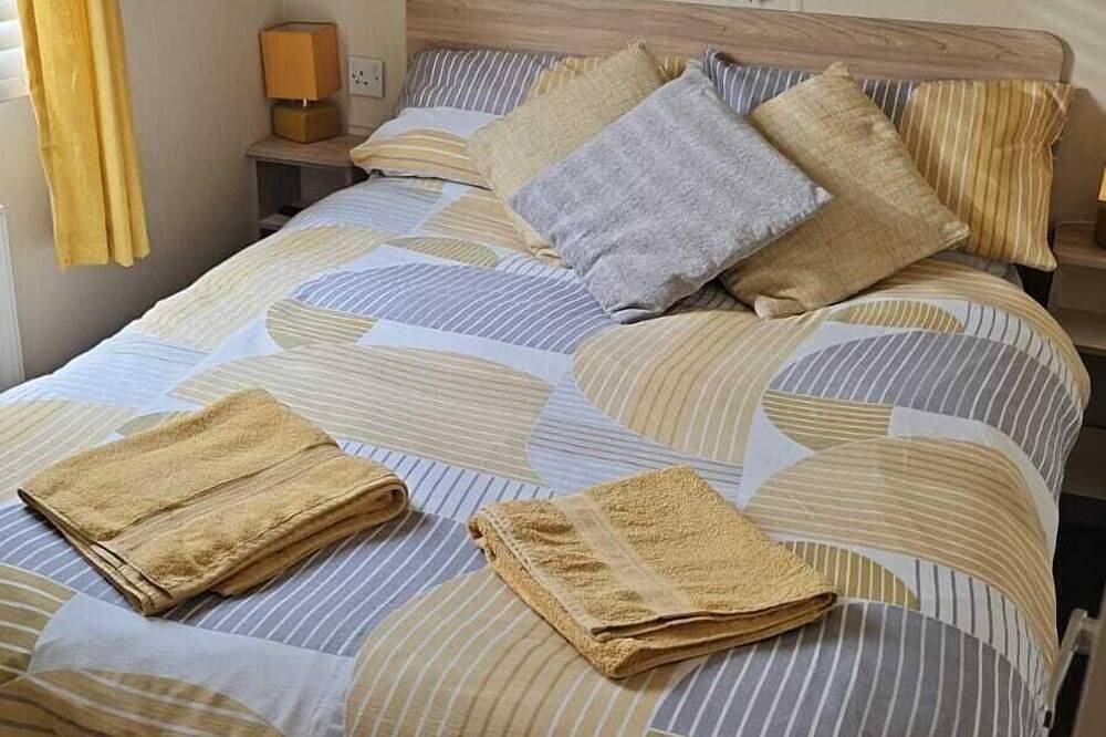 3 Bed Caravan - Sleeps 6 - Pets - Parking - Wifi in Ingoldmells, Lincolnshire
