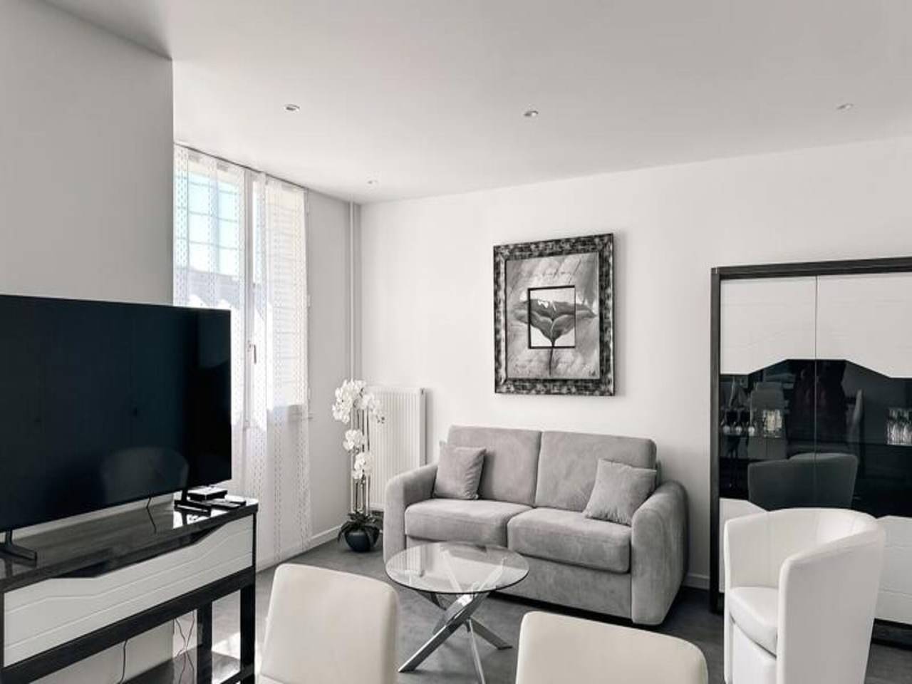 Entire apartment, Apartment in Grenoble with Balcony Views in L'Isère, Isère