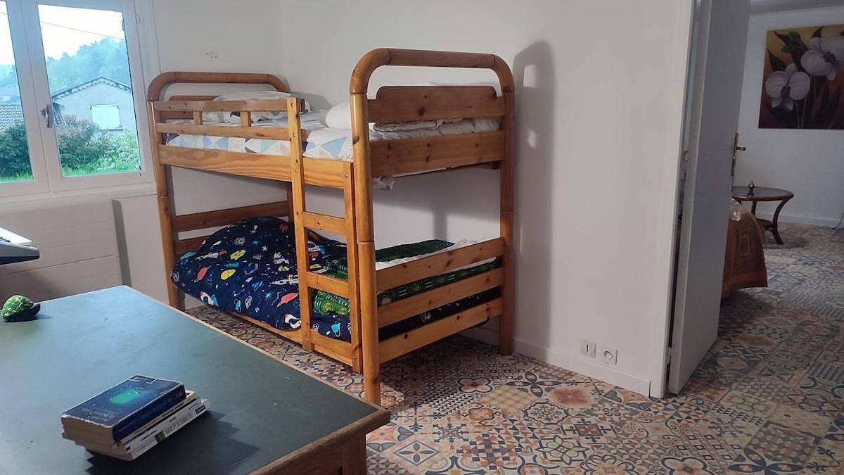Appartement entier, Joli rez de jardin avec piscine in Aurec-sur-Loire, Haute-Loire