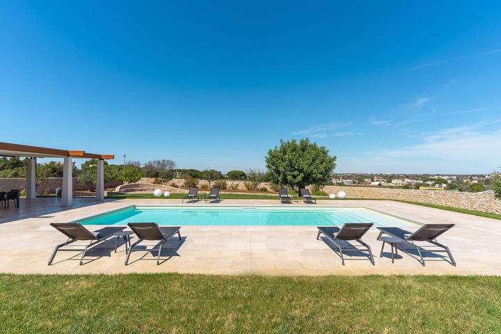 Location de vacances pour 8 personnes, avec piscine et jardin à Casarano - 3