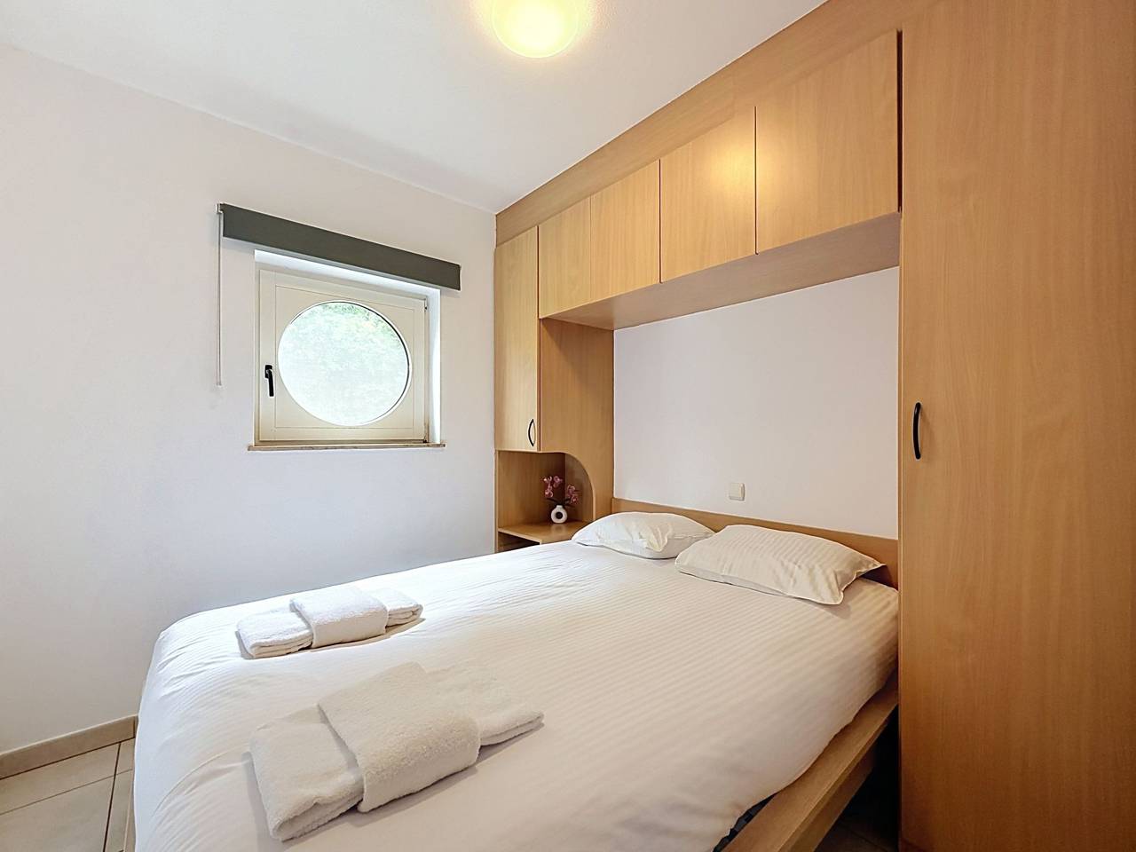 Entire apartment, Biaritz with pool & parking in Bredene, Belgian Coast