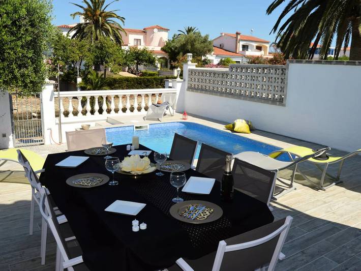 Villa pour 8 personnes, avec jardin à Empuriabrava