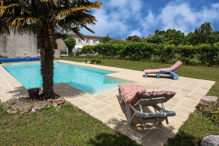Location de vacances pour 6 personnes, avec Jardin à Varaize