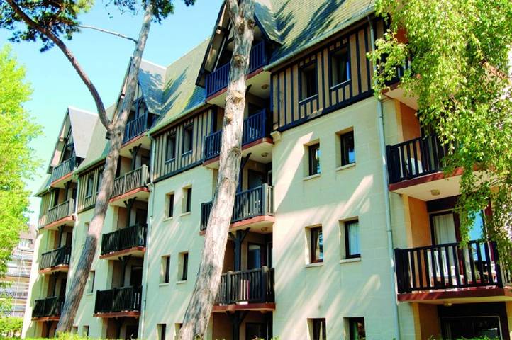 Gîte pour 4 personnes, avec sauna, adapté aux familles dans Plage De Tourgeville - 4