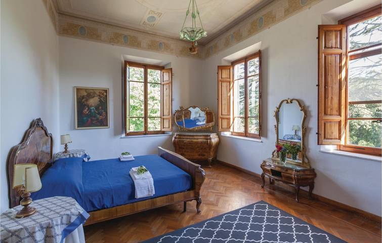 Serchio Retreat: appartamento di 450 mq con parcheggio, piscina e giardino in Lucca, Riviera Toscana