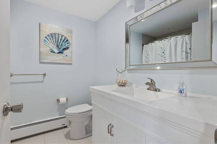 Vacation rental for 6 people, with balcony and pool in Hyannis