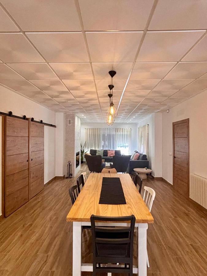 Casa de vacaciones para 13 personas, con balcón además de piscina y vistas - 1