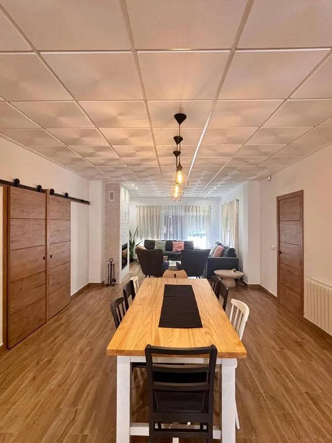 Casa de vacaciones para 13 personas, con vistas además de piscina y balcón - 1