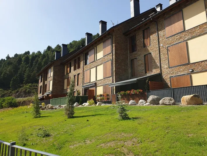 Apartamento de vacaciones para 6 personas, con jardín además de vistas y piscina - 1