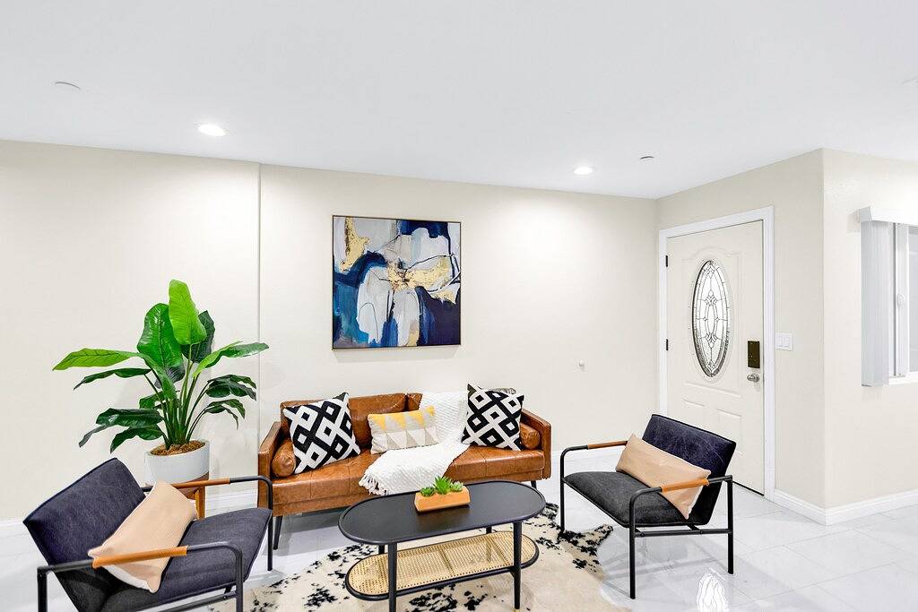 5Br 4.5Ba! Sleeps 18! Games! Little Saigon! Close To Disney & Oc Beaches in Westminster, Orange County