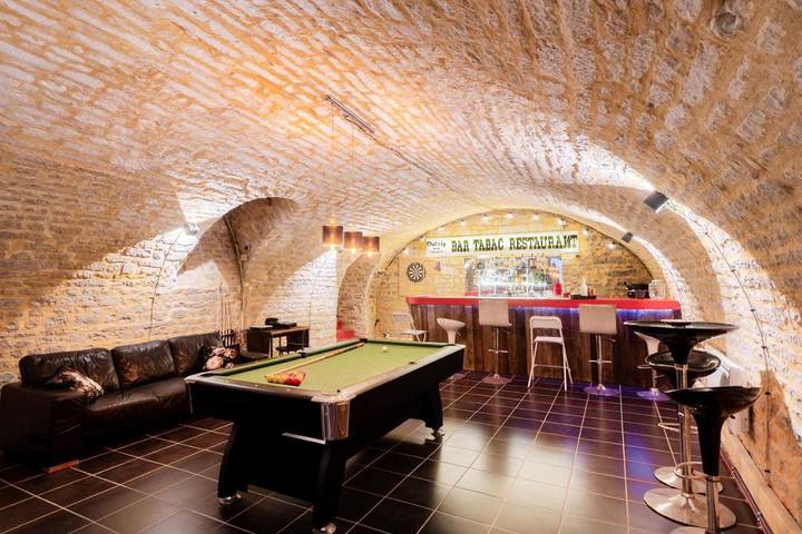 Location de vacances pour 18 personnes, avec Terrasse ainsi que Jardin et Piscine dans Champlay