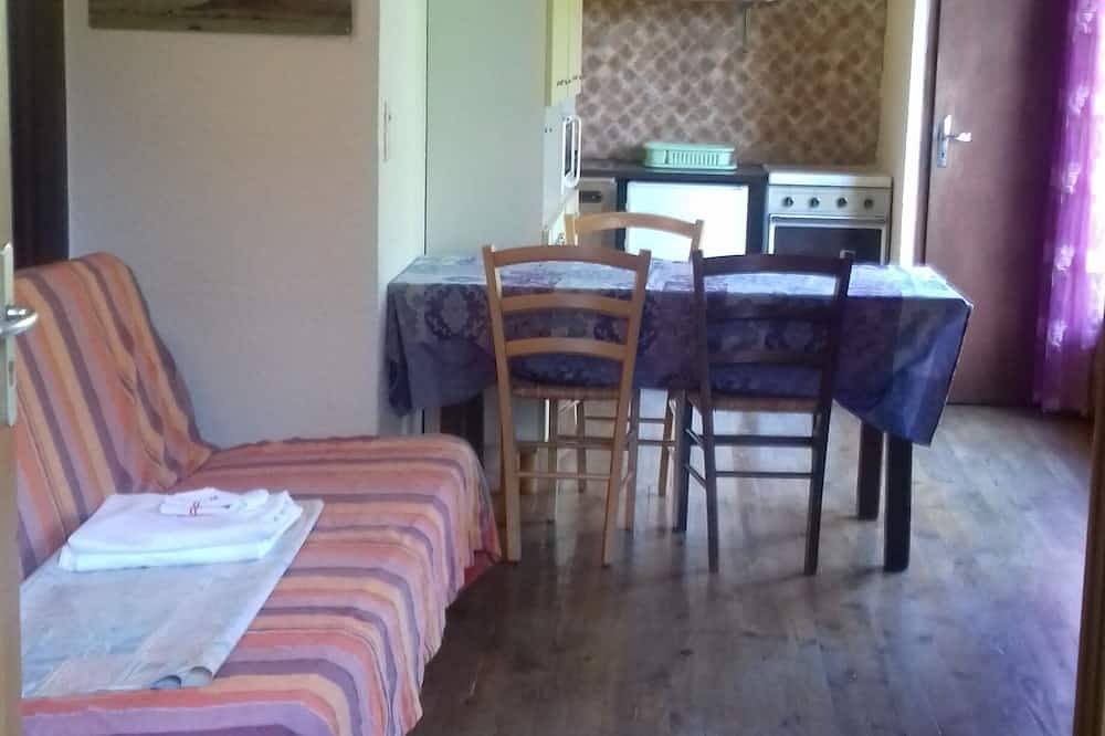 Appartement entier, Studio dans chalets avec parking privée . in Embrun, Parc national des Écrins