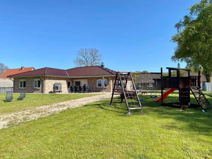Ferienhaus für 10 Personen, mit Terrasse und Garten in Zarrentin am Schaalsee - 4
