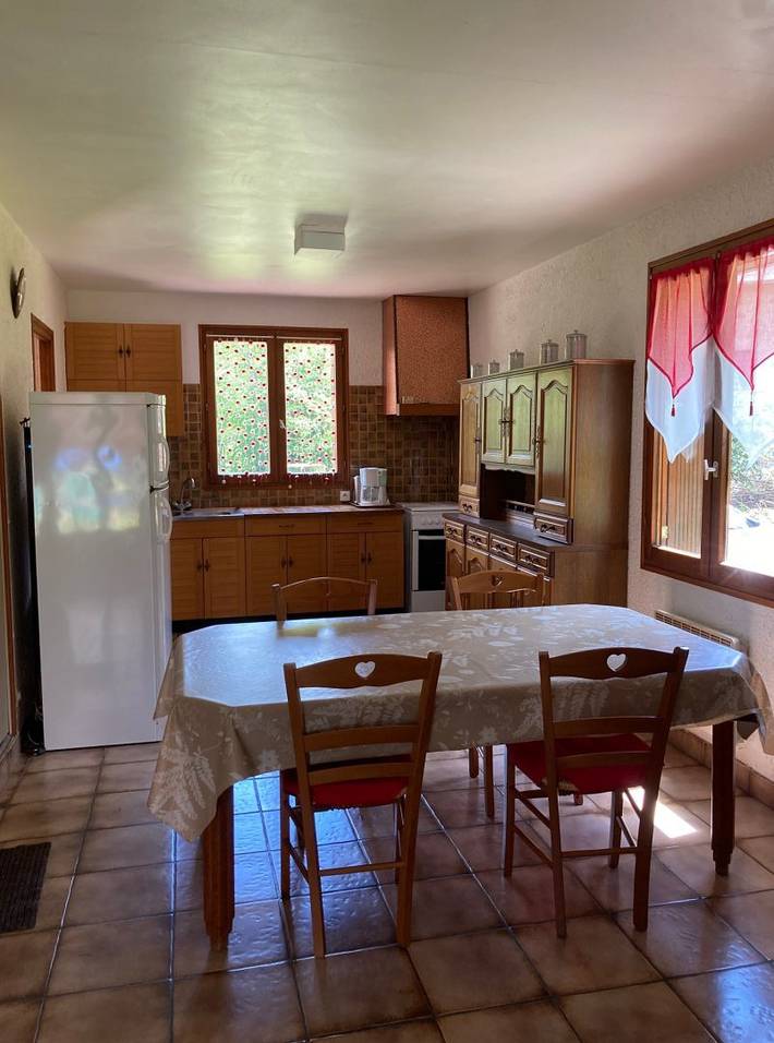 Gîte pour 5 personnes, avec jardin à Chambon-sur-Lac - 3