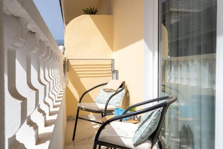 Hel studio-lejlighed, Vacation Studio 'Tu Rincón Con Balcón Puesta De Sol' with Sea View, Balcony and Wi-Fi in Guargacho, Arona
