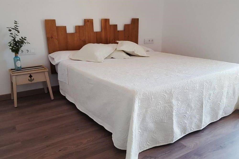 New rehabilitated house with pool, 10 minutes from the beach in Vendrell, Costa Dorada