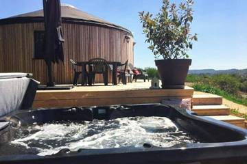 Gîte pour 5 personnes, avec jardin ainsi que terrasse et jacuzzi à Saint-Vincent-de-Cosse